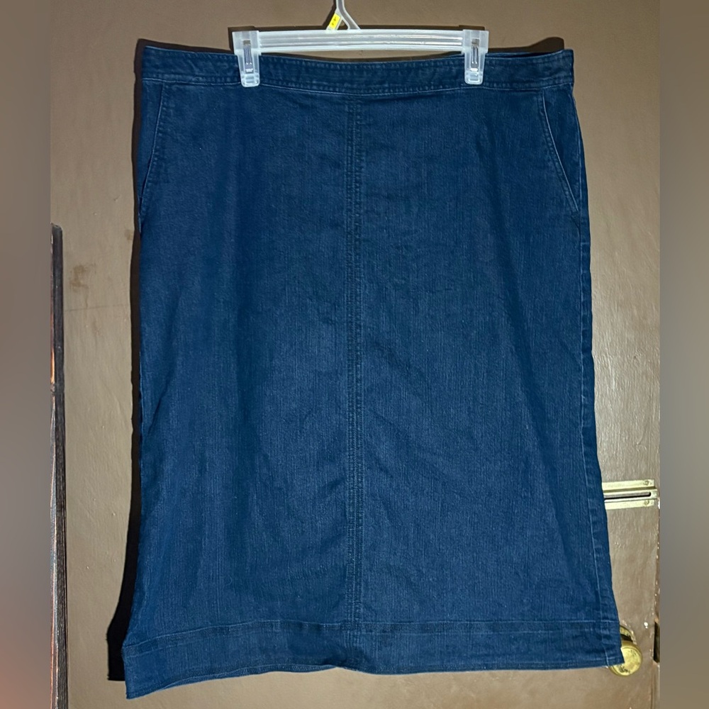 Laura Scott Dark Blue Denim Skirt. Size 18. Approximately Length 29 inches.